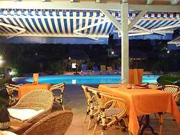 Hotel Restaurant Au Village De Menard