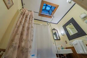 The Maid's Quarters Bed Breakfast & Tearoom