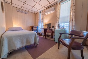 The Maid's Quarters Bed Breakfast & Tearoom