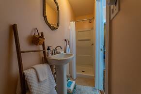 The Maid's Quarters Bed Breakfast & Tearoom