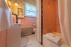 The Maid's Quarters Bed Breakfast & Tearoom