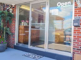 The Lancaster Motel By OYO Ronks near Paradise