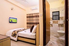 Mahadev Hotel