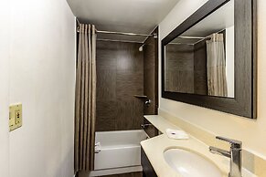 Motel 6 Elizabeth, NJ - Newark Liberty Intl Airport