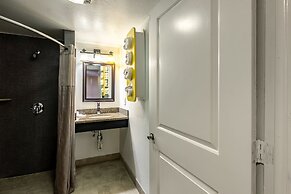 Motel 6 Elizabeth, NJ - Newark Liberty Intl Airport