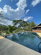 Nam Ou Riverside Hotel & Resort