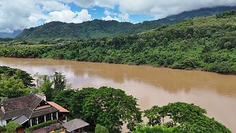 Nam Ou Riverside Hotel & Resort