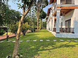 Nam Ou Riverside Hotel & Resort