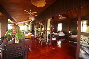 Nam Ou Riverside Hotel & Resort