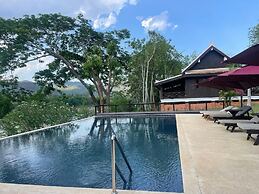 Nam Ou Riverside Hotel & Resort