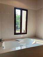 Nam Ou Riverside Hotel & Resort