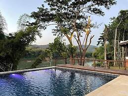 Nam Ou Riverside Hotel & Resort