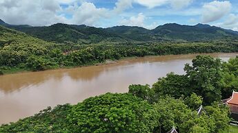 Nam Ou Riverside Hotel & Resort