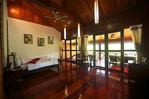 Nam Ou Riverside Hotel & Resort