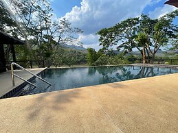 Nam Ou Riverside Hotel & Resort