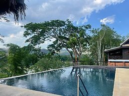 Nam Ou Riverside Hotel & Resort