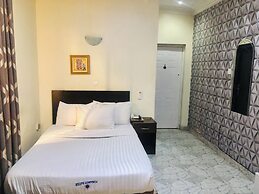 Mayors & Diplomat Suites Opebi