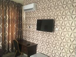 Mayors & Diplomat Suites Opebi