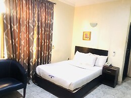 Mayors & Diplomat Suites Opebi