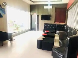 Mayors & Diplomat Suites Opebi