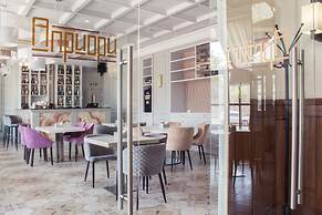 Vintage Hotel