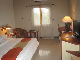 Axari Hotel & Suites
