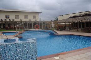 Axari Hotel & Suites