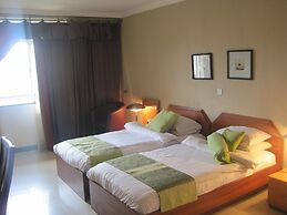 Axari Hotel & Suites