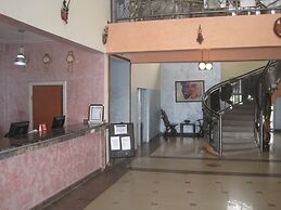 Axari Hotel & Suites