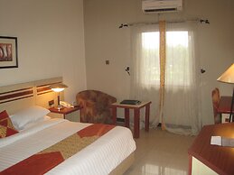 Axari Hotel & Suites