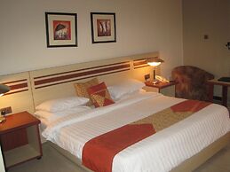 Axari Hotel & Suites