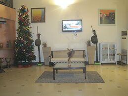 Axari Hotel & Suites
