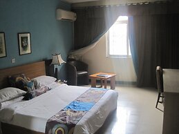 Axari Hotel & Suites