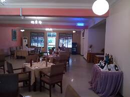 Axari Hotel & Suites