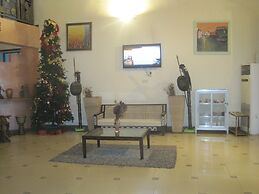 Axari Hotel & Suites