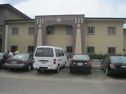 Axari Hotel & Suites