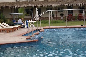 Axari Hotel & Suites