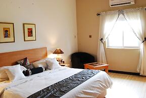 Axari Hotel & Suites
