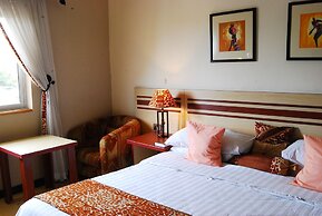 Axari Hotel & Suites