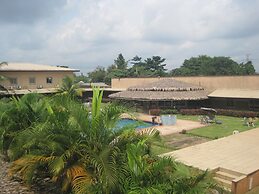 Axari Hotel & Suites