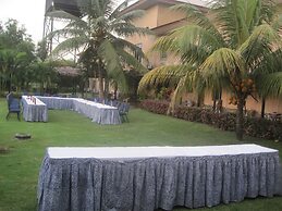 Axari Hotel & Suites