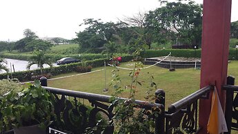 Axari Hotel & Suites