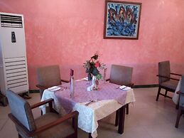 Axari Hotel & Suites