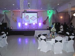 Axari Hotel & Suites