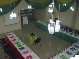 Axari Hotel & Suites