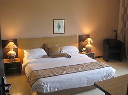 Axari Hotel & Suites