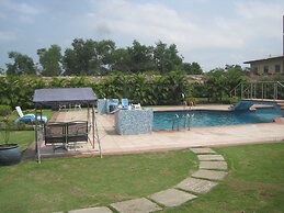 Axari Hotel & Suites