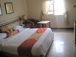 Axari Hotel & Suites