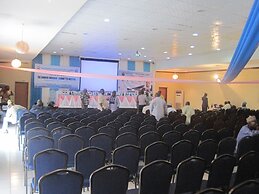 Axari Hotel & Suites
