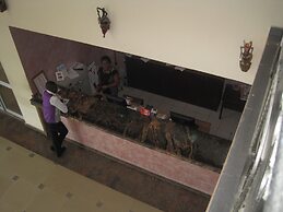 Axari Hotel & Suites